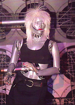 ursula.jpg (71556 bytes)